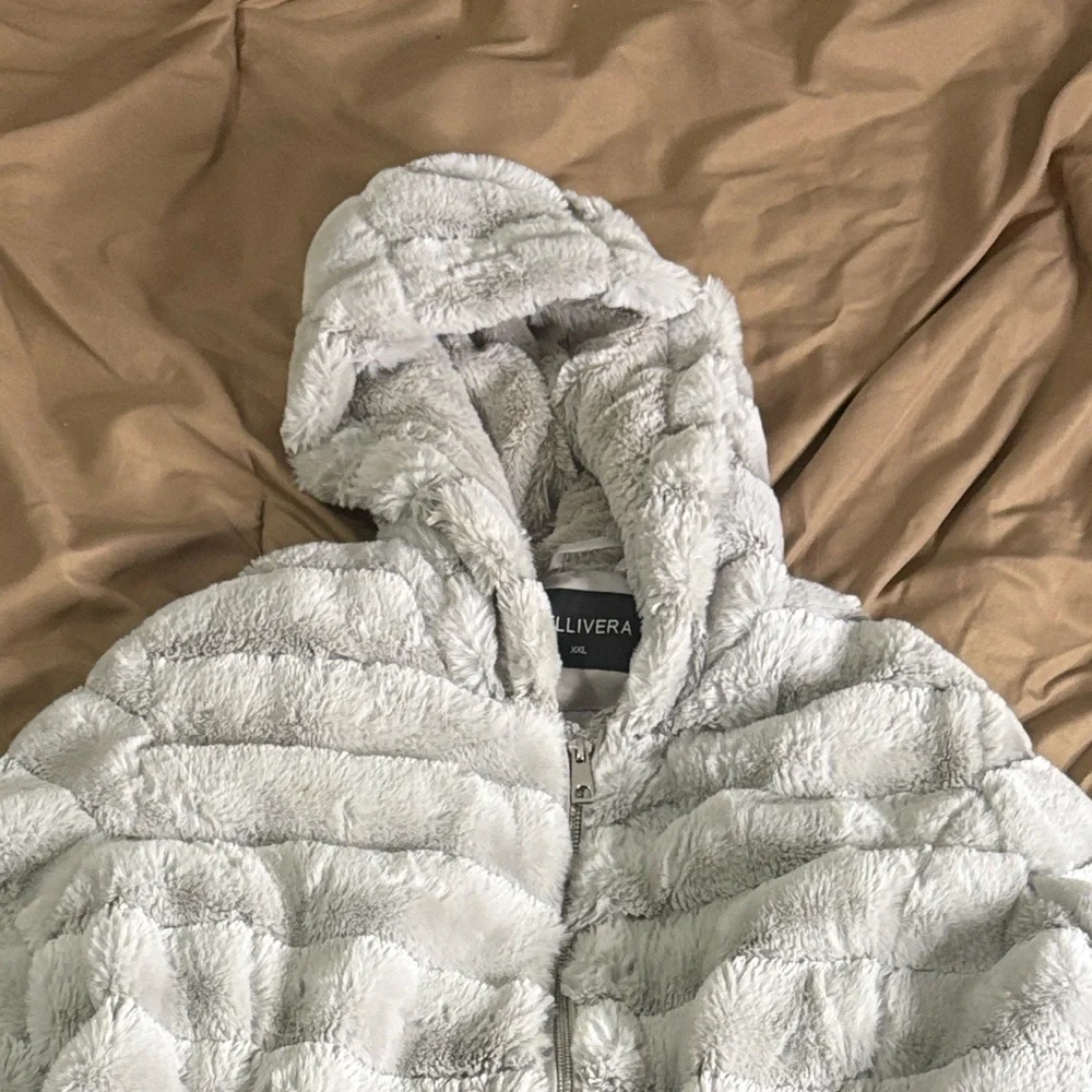 Bellivera Women’s Grey Faux Fur Hooded Jacket - Picture 2 of 4